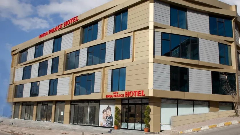 Emsa Palace Hotel - Image 1