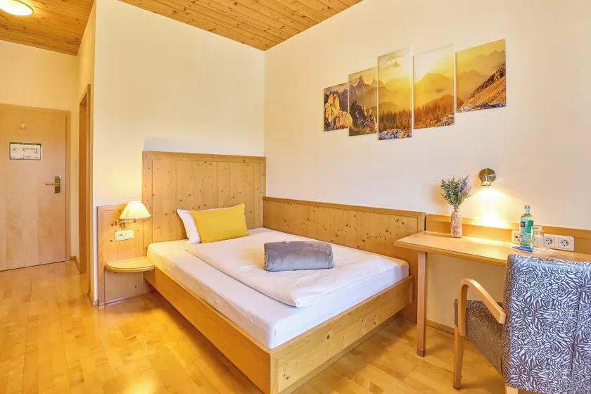 Airport-Hotel Fortuna - Image 1