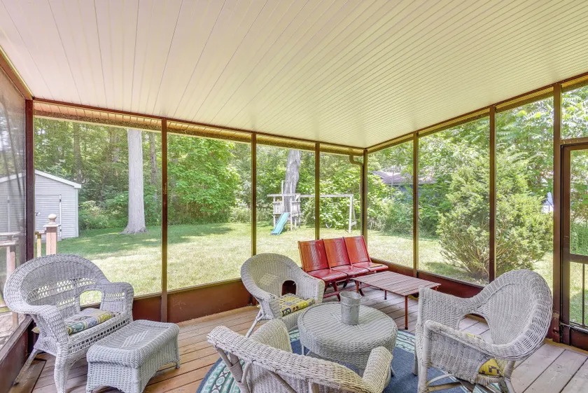 Charming Union Pier Home w/ Deck: Half-mi to Beach - Intérieur