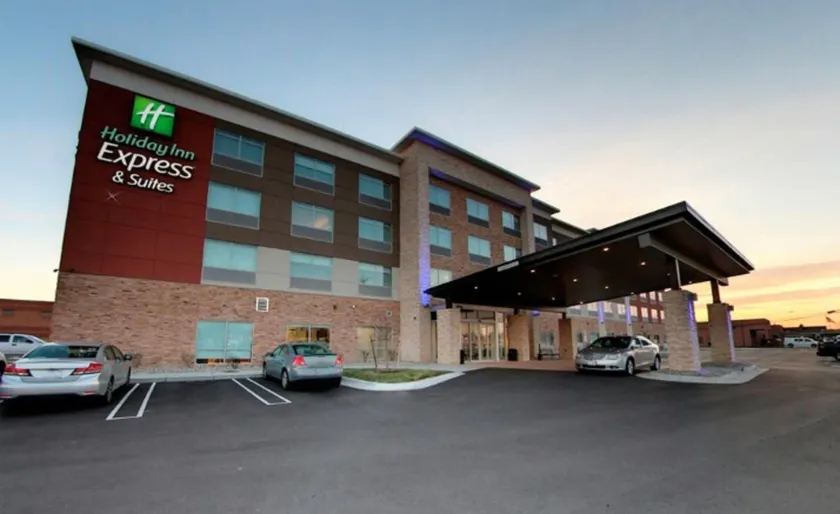 Holiday Inn Express & Suites - Detroit North - Roseville by IHG - Image 1
