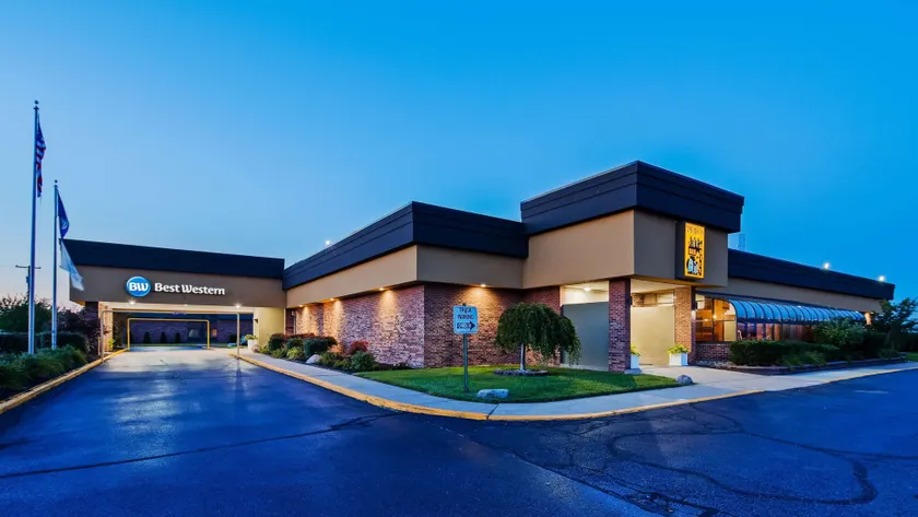 Best Western Woodhaven Inn - Image 1
