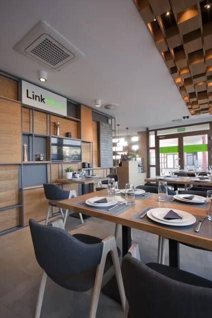 Link Hotel - Image 1