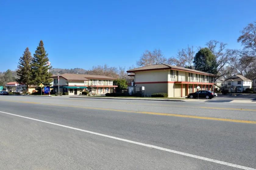 Atascadero Inn - Image 1