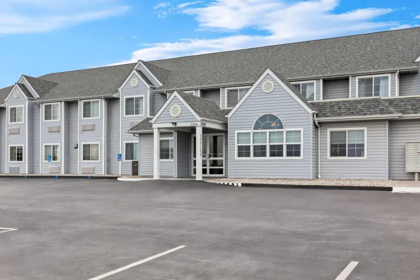 Microtel Inn & Suites by Wyndham Sainte Genevieve - Image 1