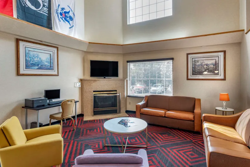 Econo Lodge North Academy - Lobby