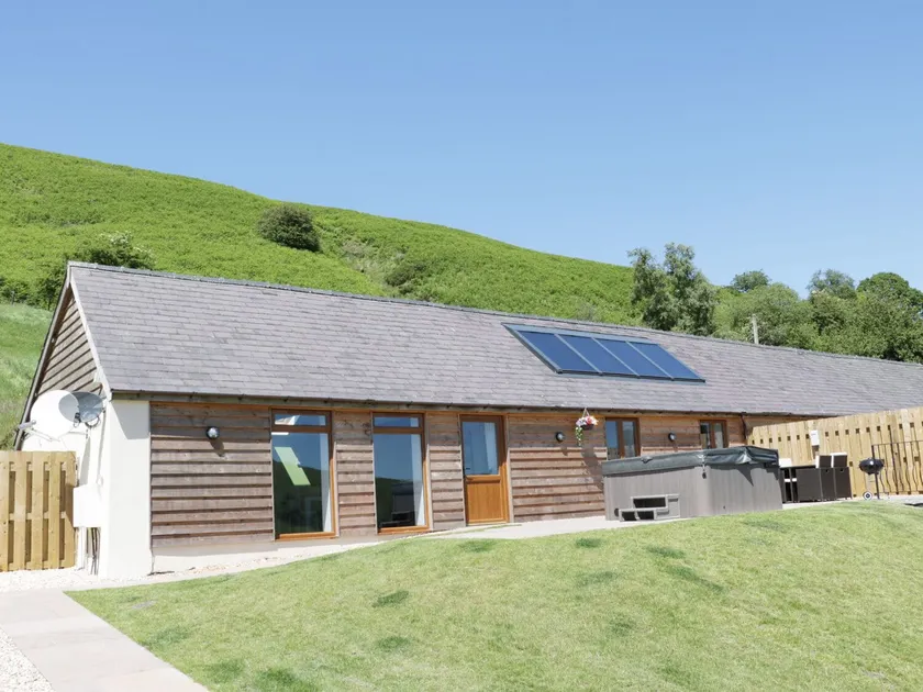 1 Beacon View Barn - Image 1