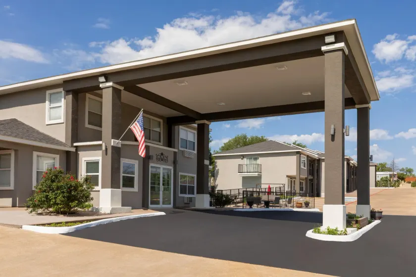 Days Inn by Wyndham Suites Fredericksburg - Image 1