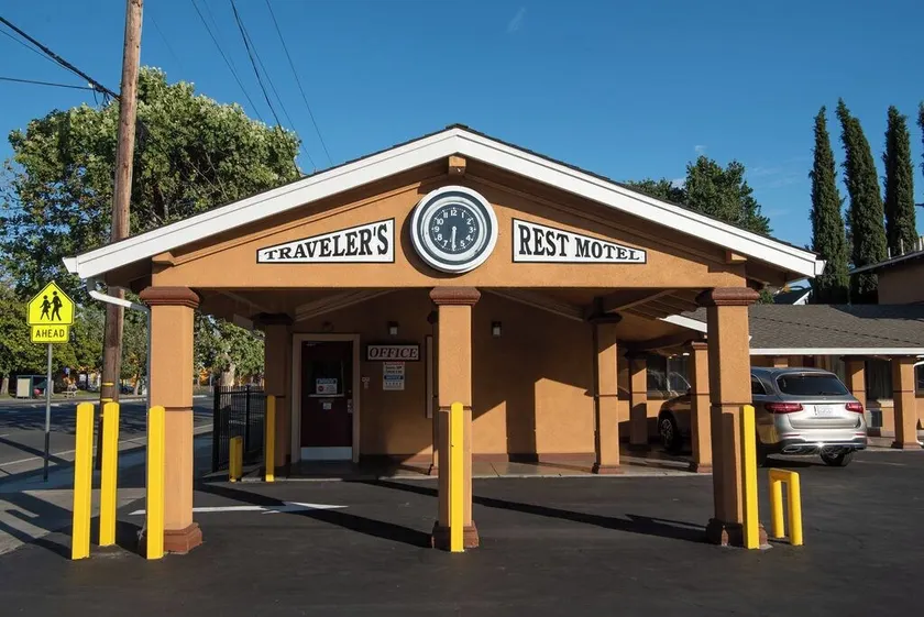 Travelers Rest Motel - Image 1