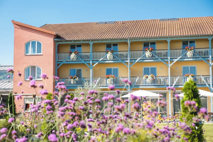 JUFA Hotel Vulkanland - Image 1