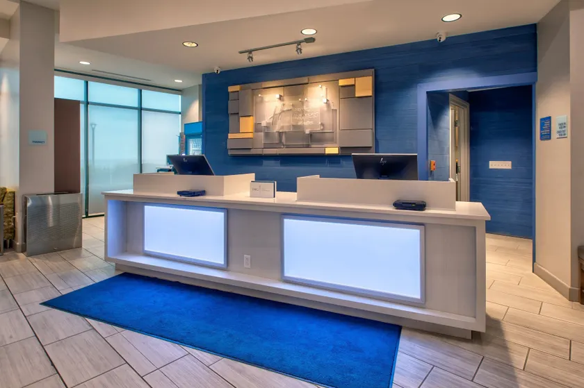Holiday Inn Express & Suites VA Beach Oceanfront by IHG - Resepsjon