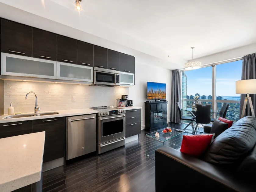 Downtown Toronto Family Suite Near Eaton Center, Sick Kids Hospital, Tmu, U of T - Image 1