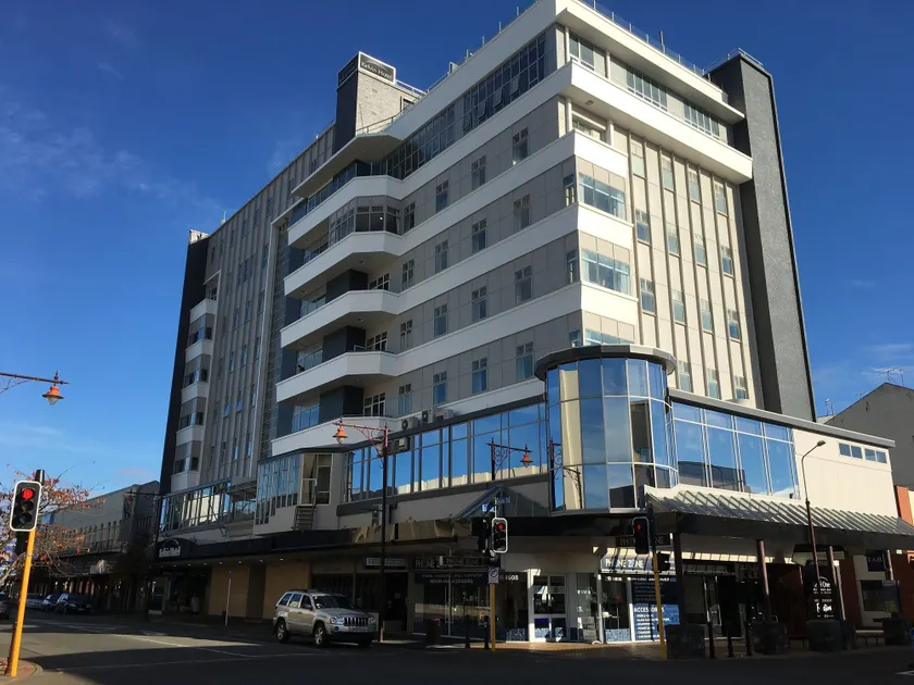 Kelvin Hotel - Image 1