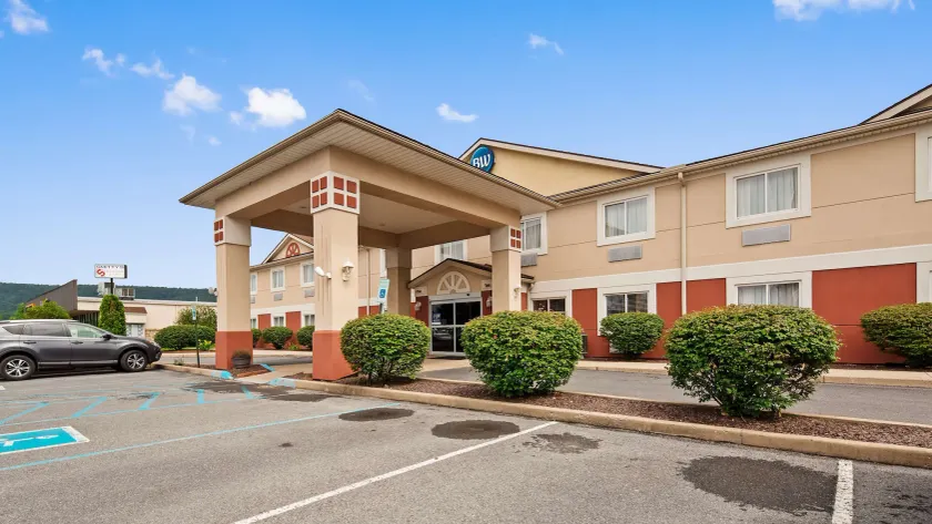 Best Western Nittany Inn Milroy - Image 1