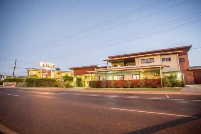 Spinifex Motel and Serviced Apartments - Image 1