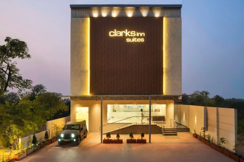 Clarks Inn Suites Agra Near Tajmahal - Image 1