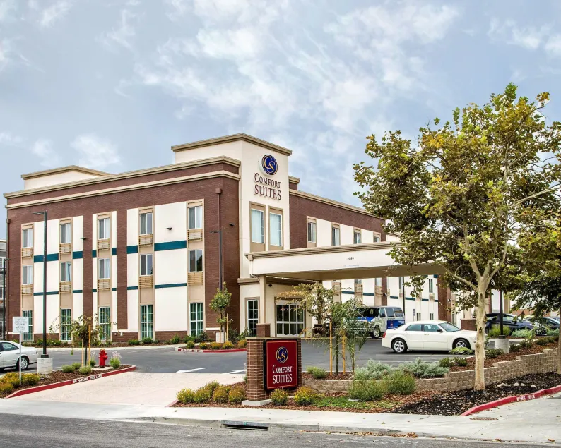 Comfort Suites Woodland - Sacramento Airport - Image 1