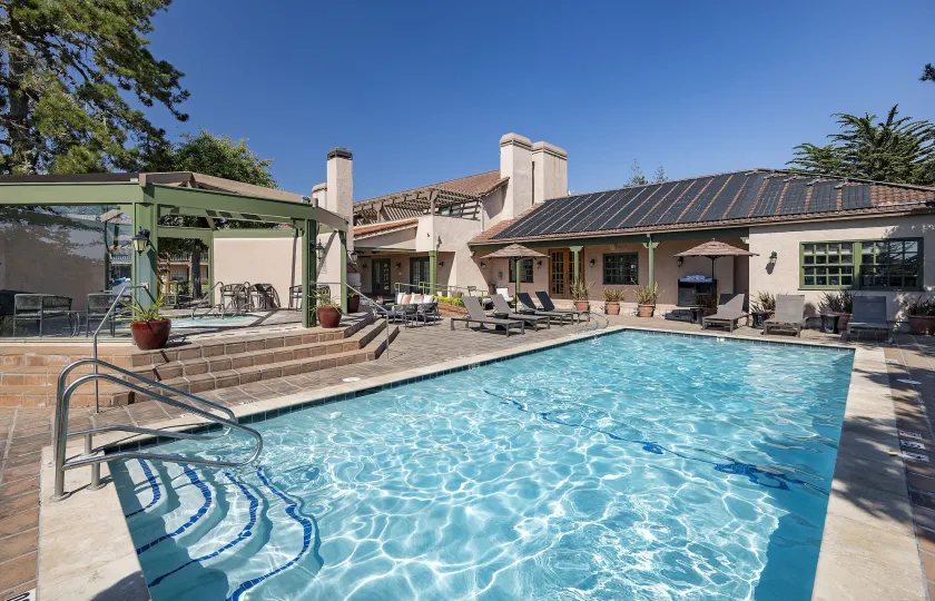 Half Moon Bay Lodge - Image 1