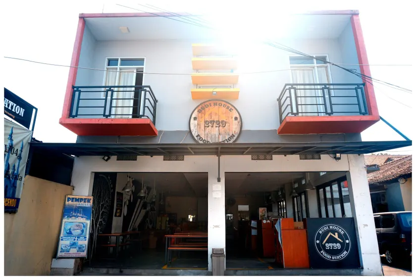 Budi House & Food Station - Image 1