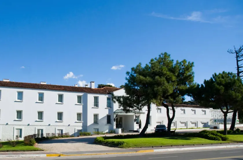 Playas Art Hotel - Image 1