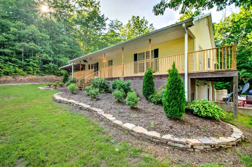 Cedar Mountain House on 12 Acres - Near Trails! - Image 1