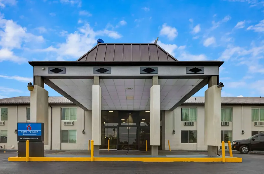 Motel 6 Indianapolis IN - Image 1