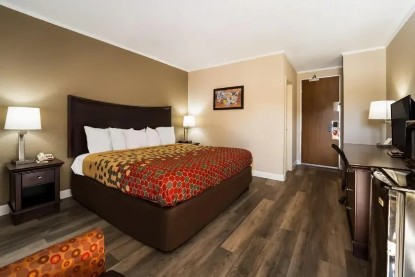 Perry Inn & Suites National Fairground I 75 - Image 1