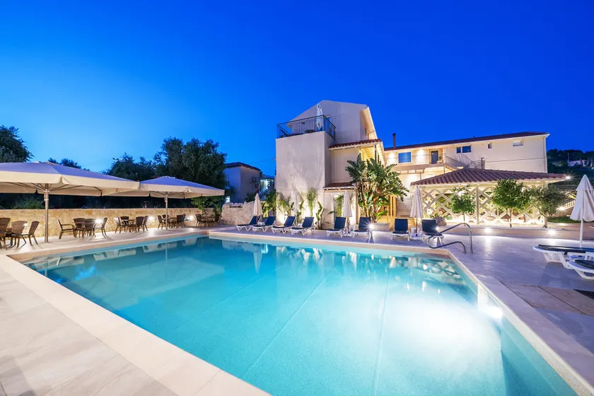 Makris Yialos Apartments - Image 1