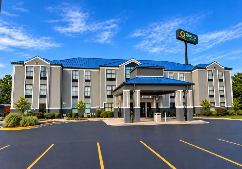 Quality Suites Maumelle - Little Rock Northwest - Image 1