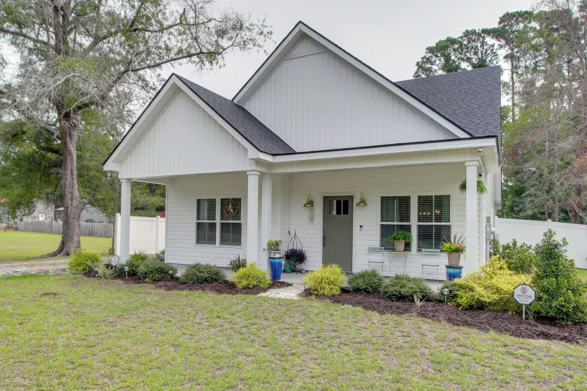 Large Patio w/ Fire Pit, Grill! Springfield Home - Image 1