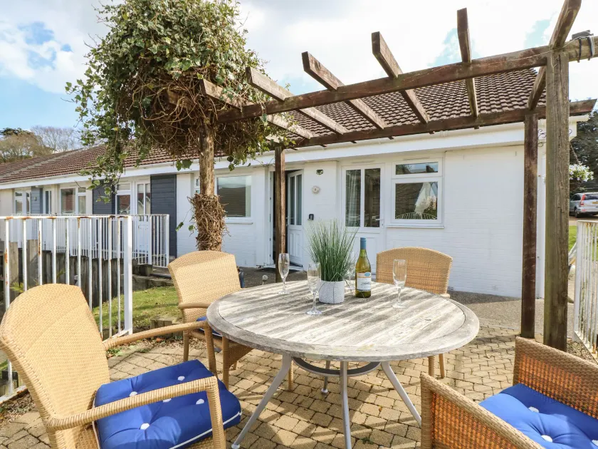 8 Munday Cottages - Image 1