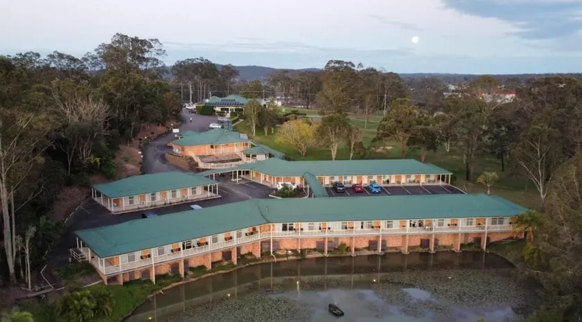 Golf Club Motor Inn Wingham - Image 1