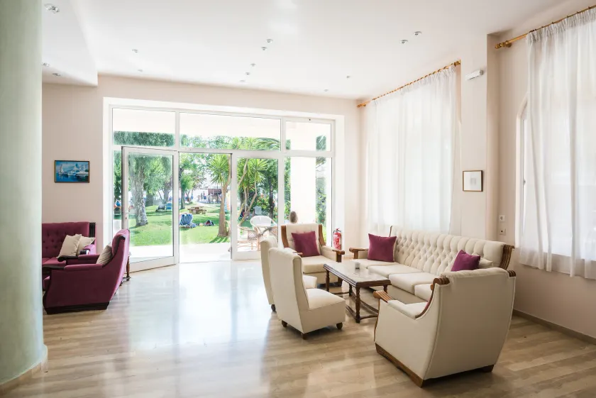 Three Stars Beach Hotel - Image 1