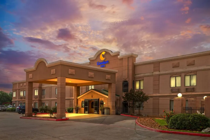 Comfort Inn North Conroe - Image 1