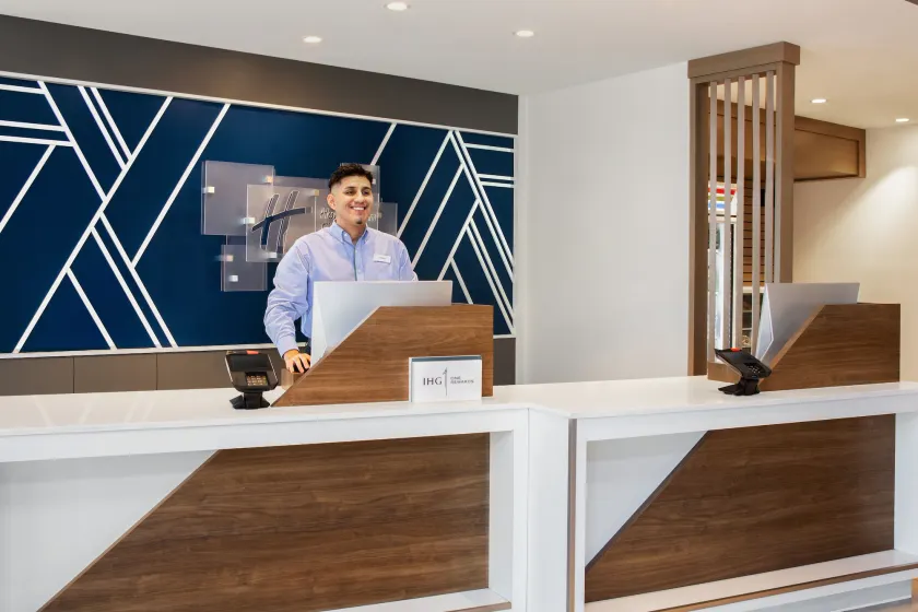 Holiday Inn Express & Suites - Ukiah by IHG - Lobby