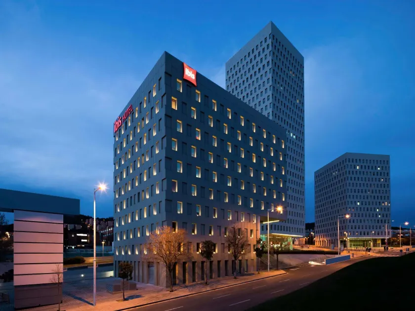 Ibis Barcelona Santa Coloma - Image 1