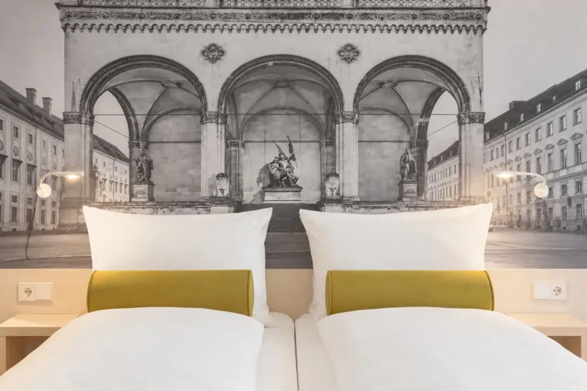 Super 8 by Wyndham Munich City North - Image 1