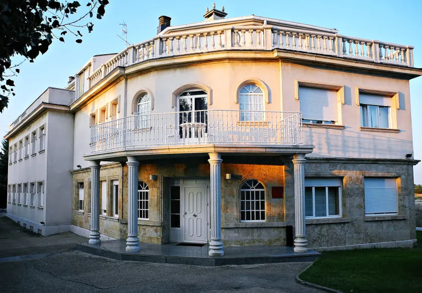 Casablanca Hotel Studios - Image 1