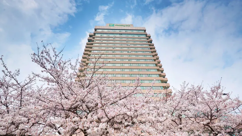 Holiday Inn Riverside Wuhan by IHG - Image 1