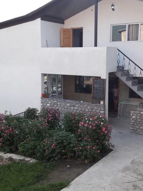 Manoni Ratiani's Guesthouse - Image 1