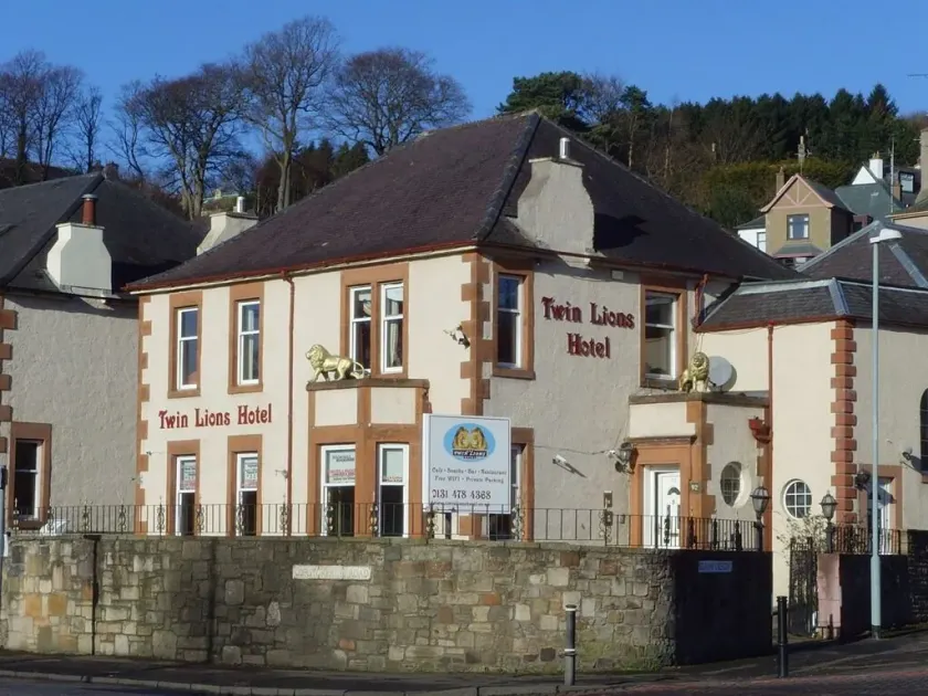 Twin Lions Hotel - Image 1
