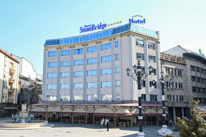 Stone Bridge Hotel - Image 1