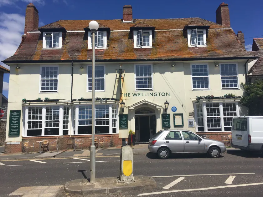 Wellington Hotel - Image 1