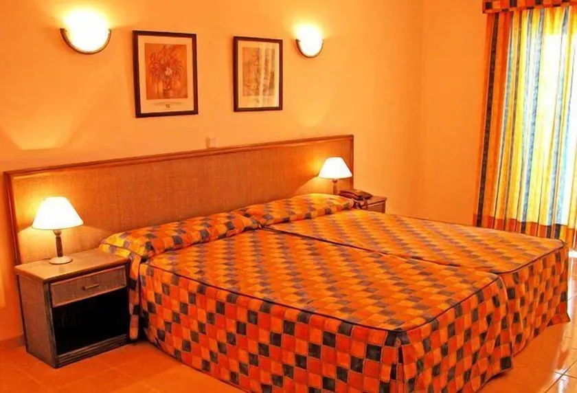 Aparthotel Calema Avenida Jardim - Image 1
