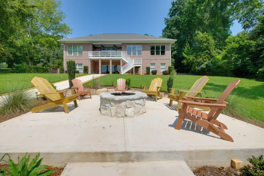 Beautiful Lake Sinclair Retreat w/ Dock & Deck! - Image 1