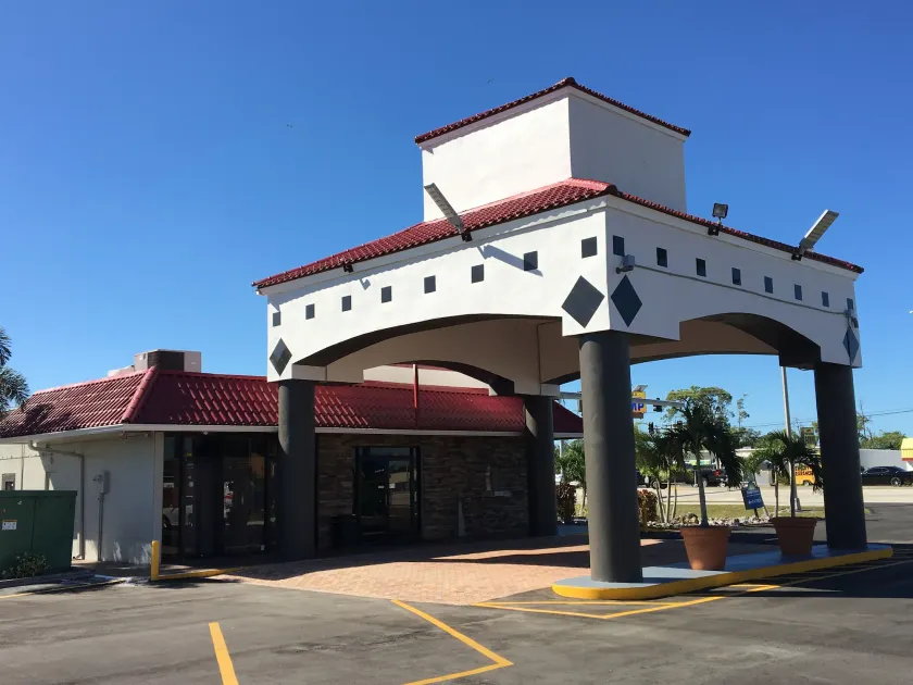 Days Inn by Wyndham Fort Myers - Image 1