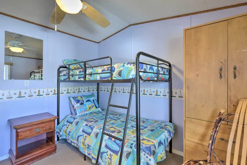 Quaint Chincoteague Island Hideaway w/ 2 Porches! - Interiør