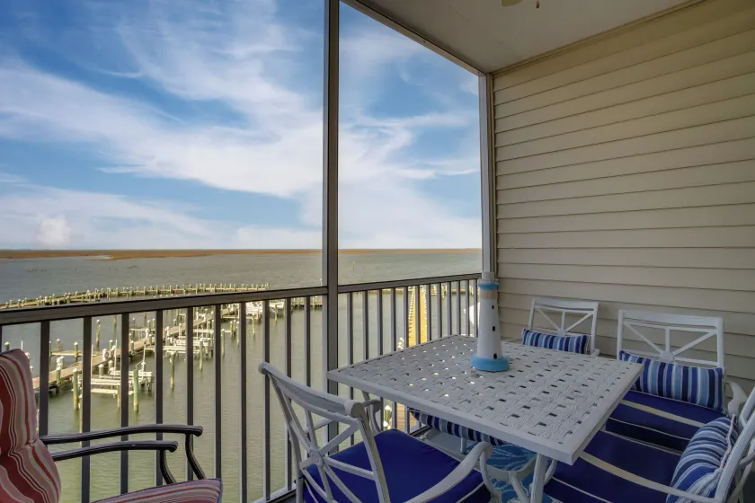 Walk to Main St: Condo w/ Pool Access in Crisfield - Image 1