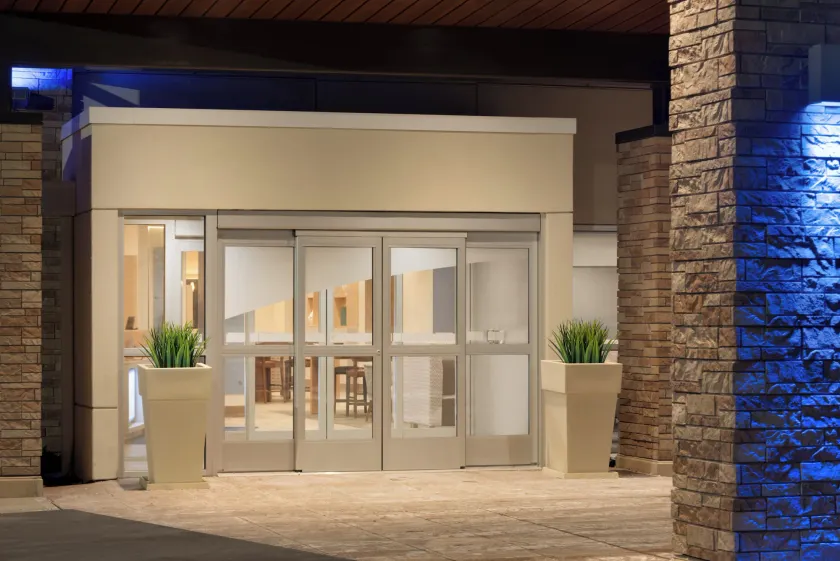 Holiday Inn Express & Suites - Cincinnati South - Wilder by IHG - Image 1