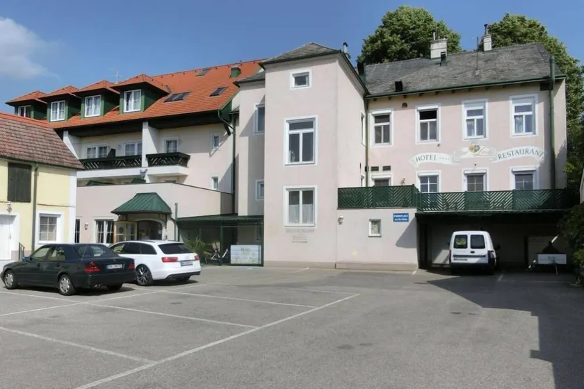 Self-Check-in Hotel VinoQ Mistelbach - Image 1