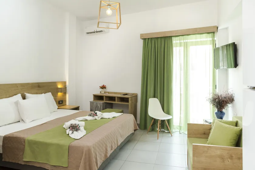 Castell Hotel - Image 1